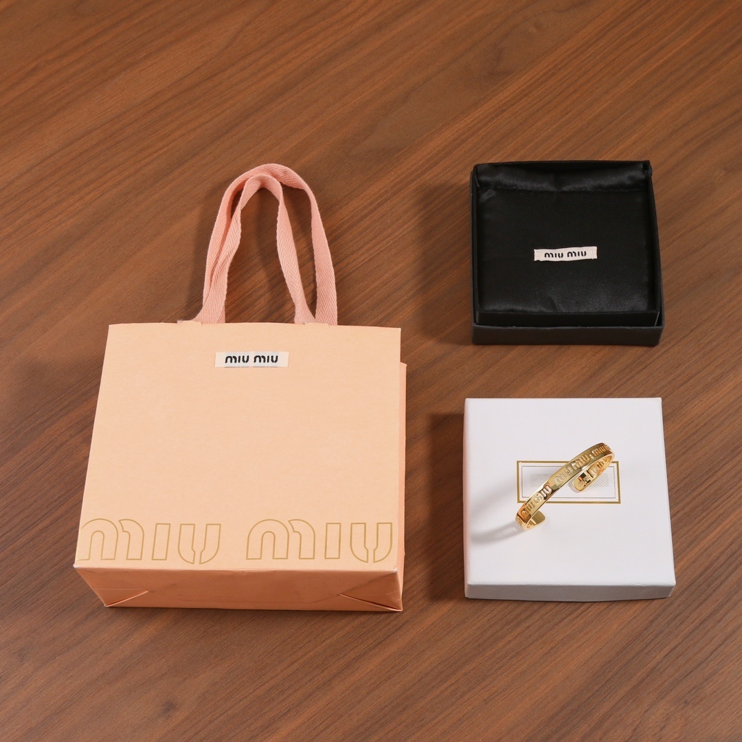 bracelet designer Miu Miu Gold Logo Cuff – Miu Miu Gold Logo Cuff