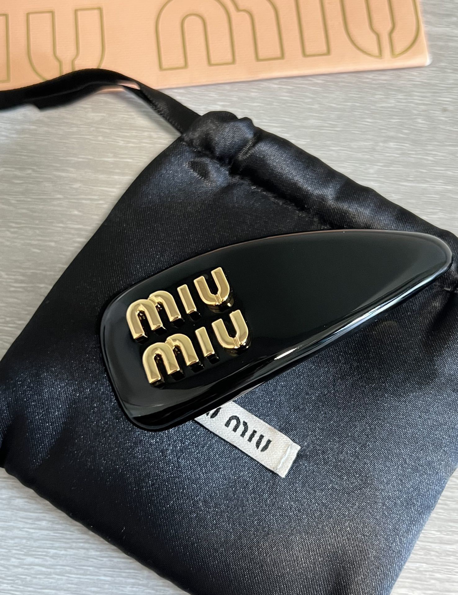 gold logo Miu Miu Black Resin Hair Clip - Miu Miu Black Resin Hair