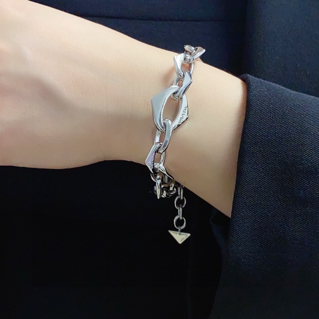 Premium Silver Chain Bracelet – Elegant & Modern Style