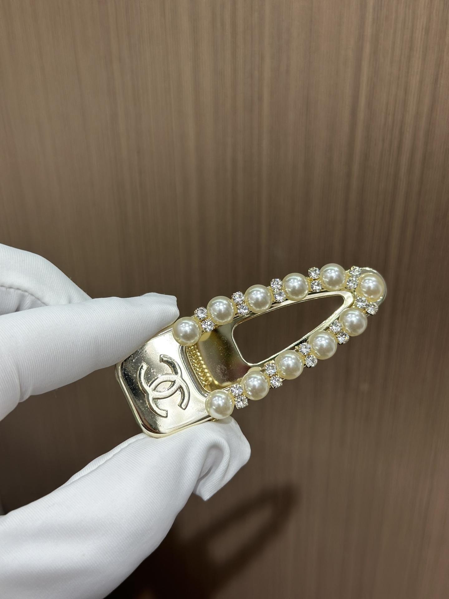 cc Chanel Gold Pearl Hair Clip - Chanel Gold Pearl Hair Clip - CC Logo