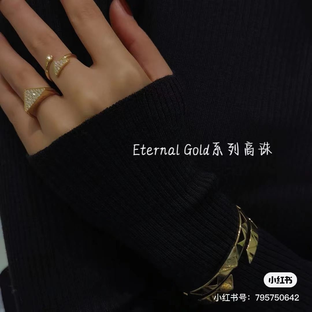 eternal Prada Gold Triangle Ring – Prada Eternal Gold Triangle Ring