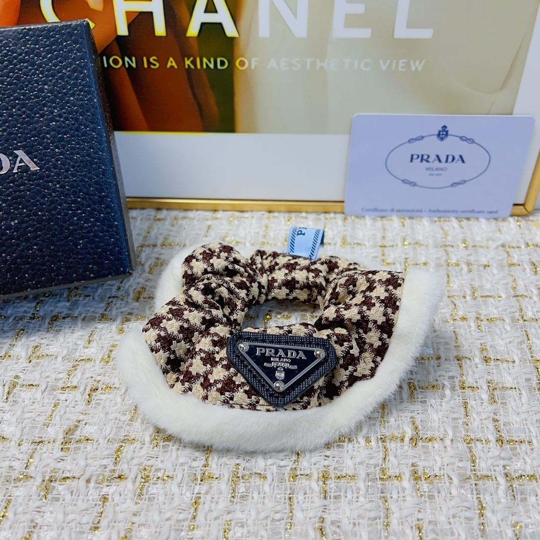 fur trim Prada Houndstooth Scrunchie - Prada Houndstooth Fur Trim