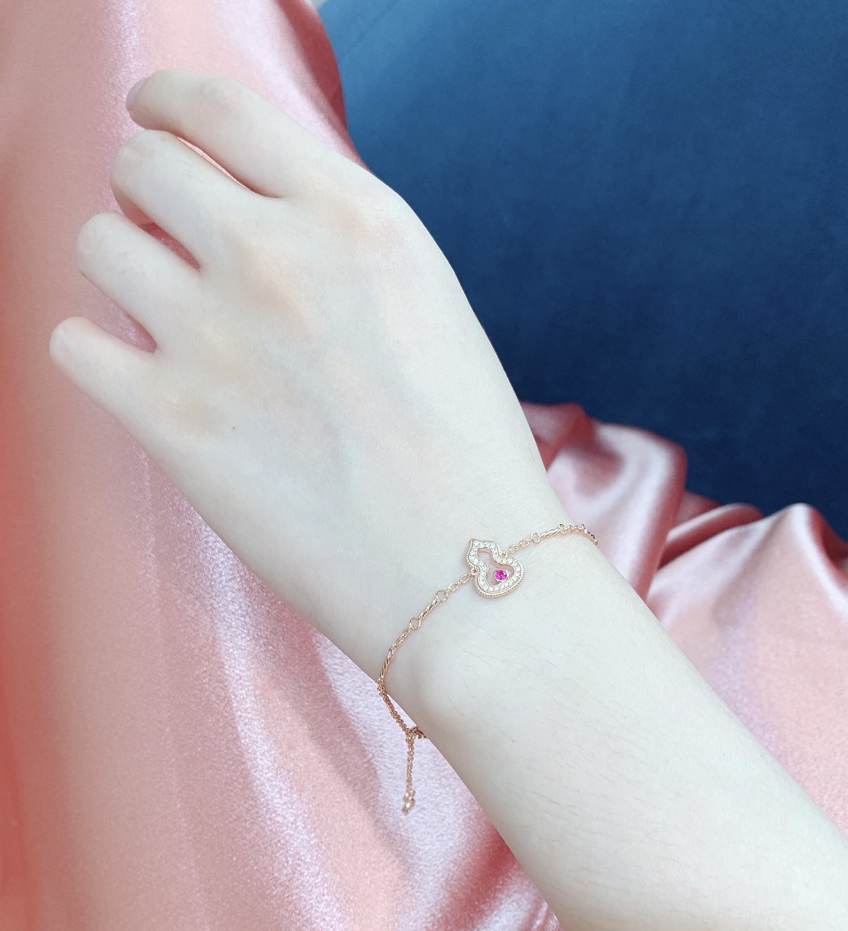 Qeelin Wulu Premium Heart Bracelet – Rose Gold