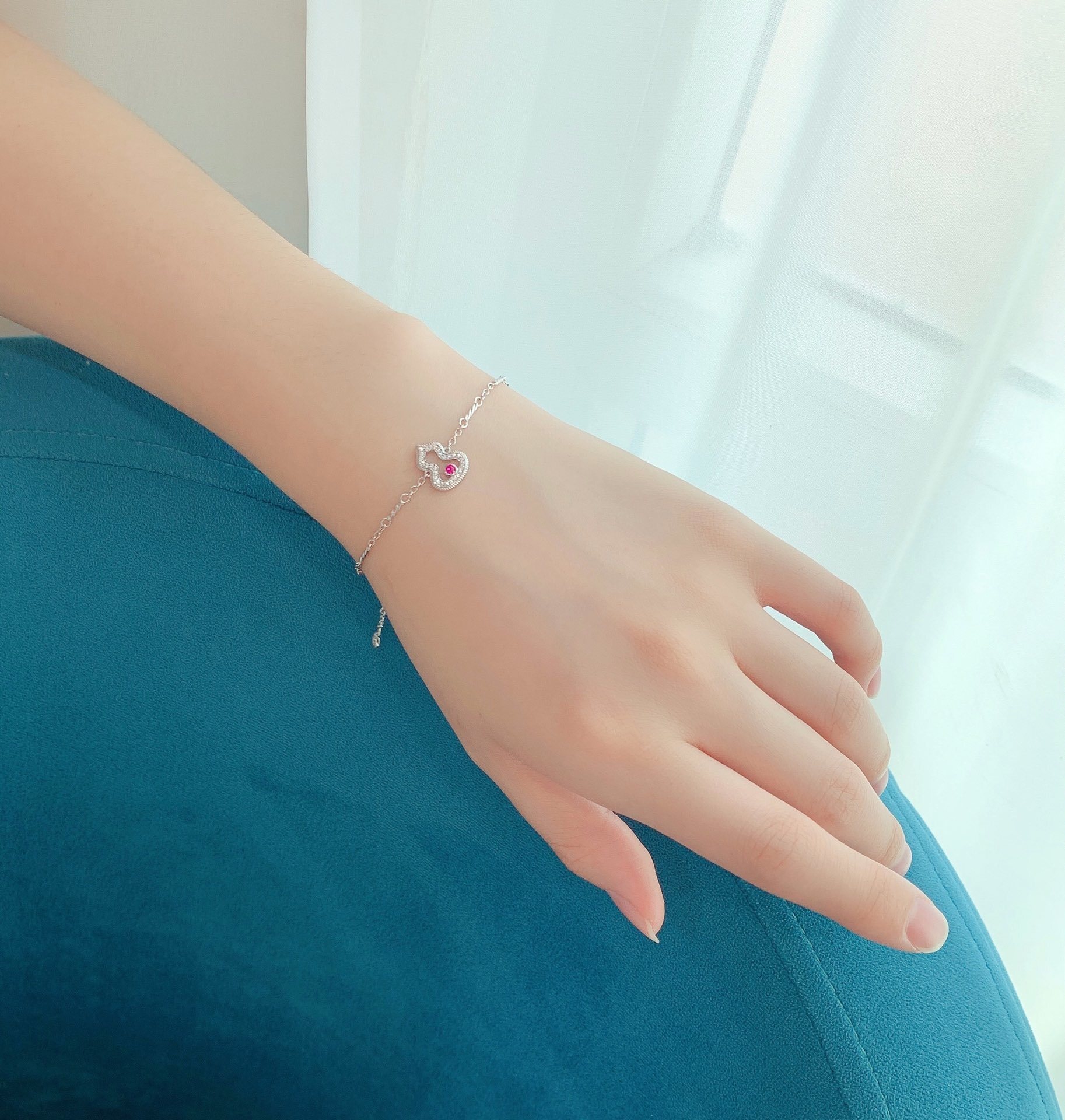 Qeelin Wulu Silver Bracelet – Ruby Accent