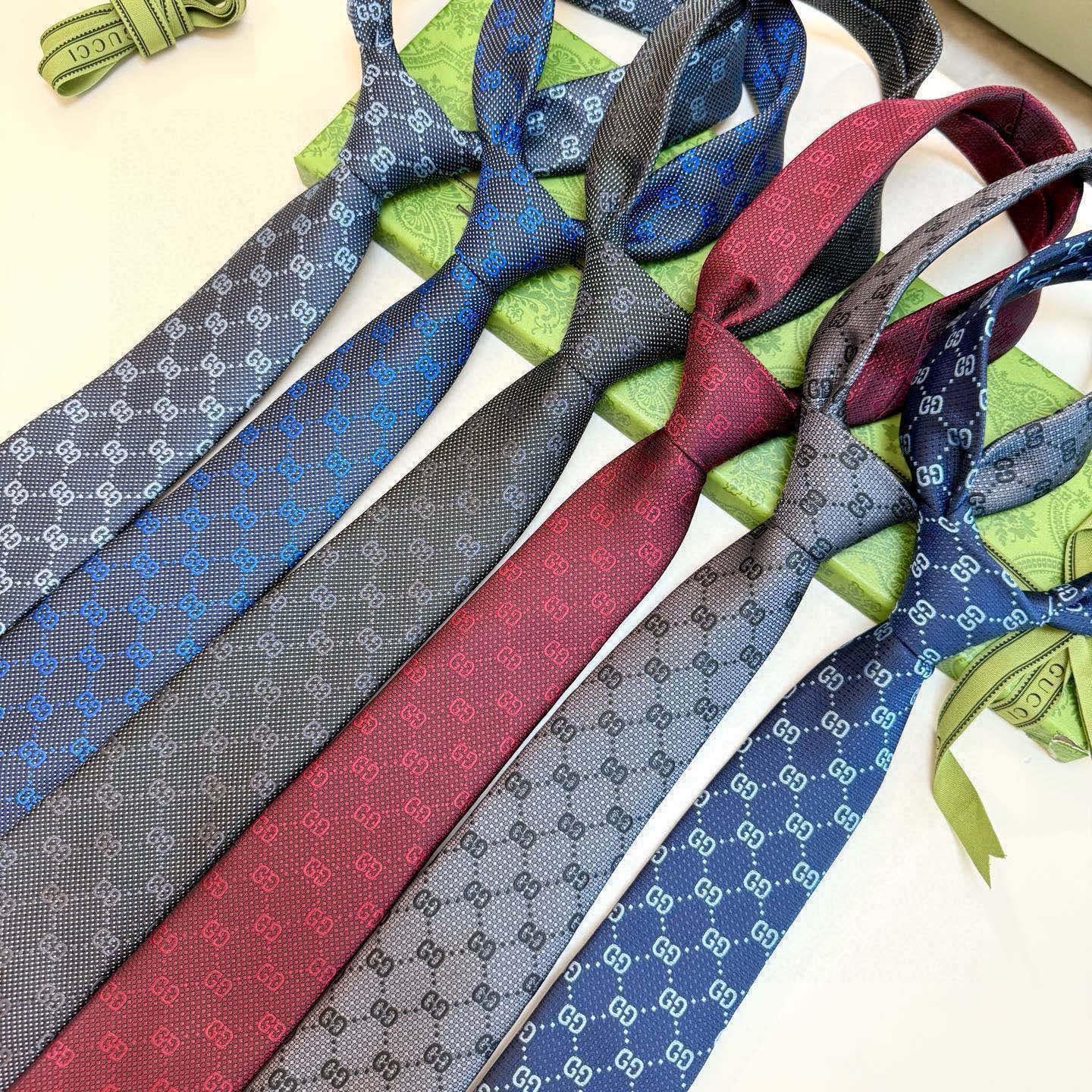 Gucci Patterned Silk Ties – Elegant Designer Neckwear