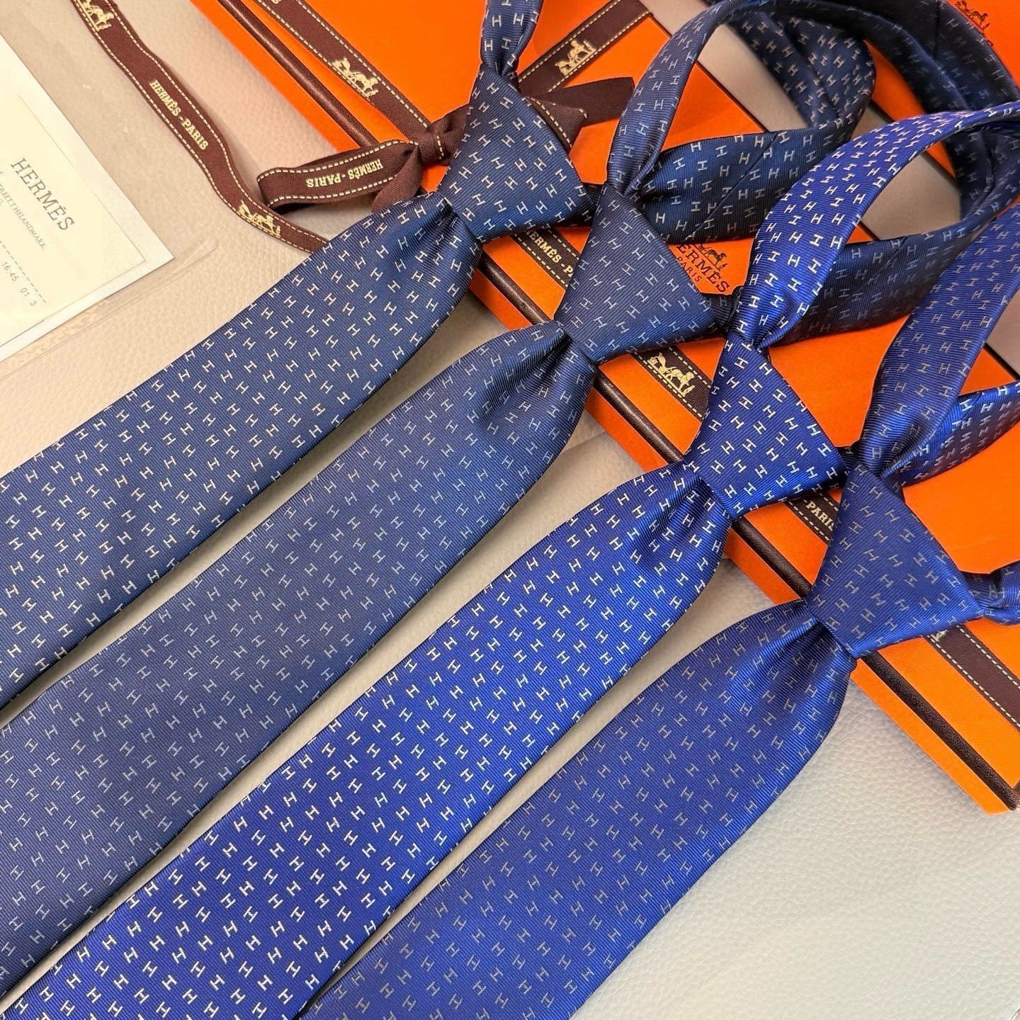 Hermès Royal Blue ‘H’ Silk Tie – Refined Elegance
