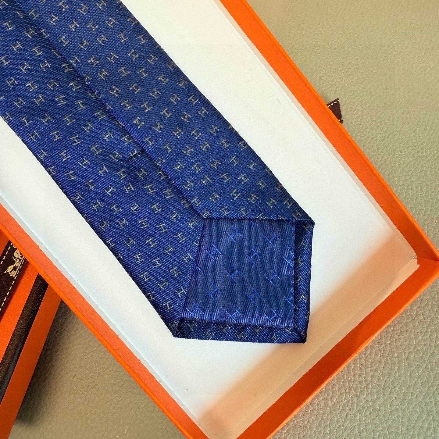 luxury Hermès Blue ‘H’ Pattern Silk Tie – Hermès Blue ‘H’ Pattern Silk