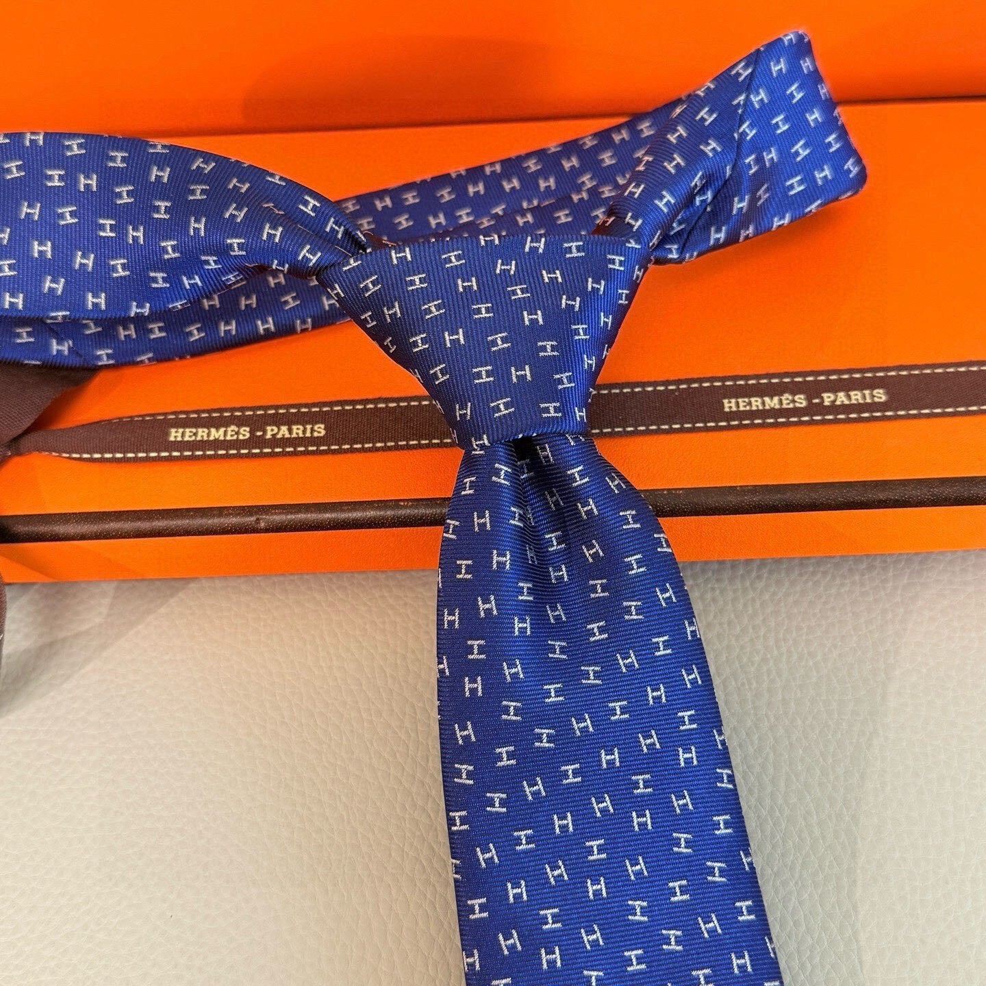 Hermès Blue ‘H’ Silk Tie pattern designer – Hermès Blue ‘H’ Pattern 3