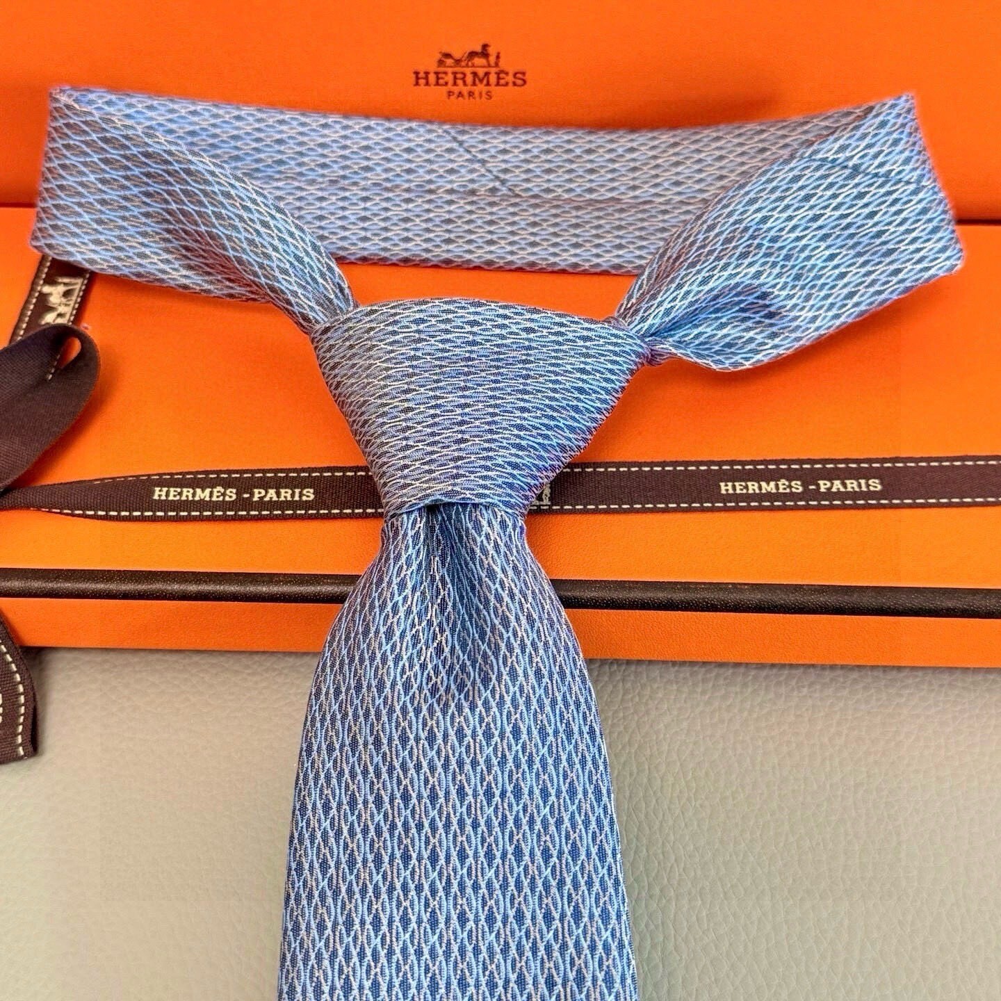 Hermès Light Blue Textured Silk Tie – Designer Neckwear