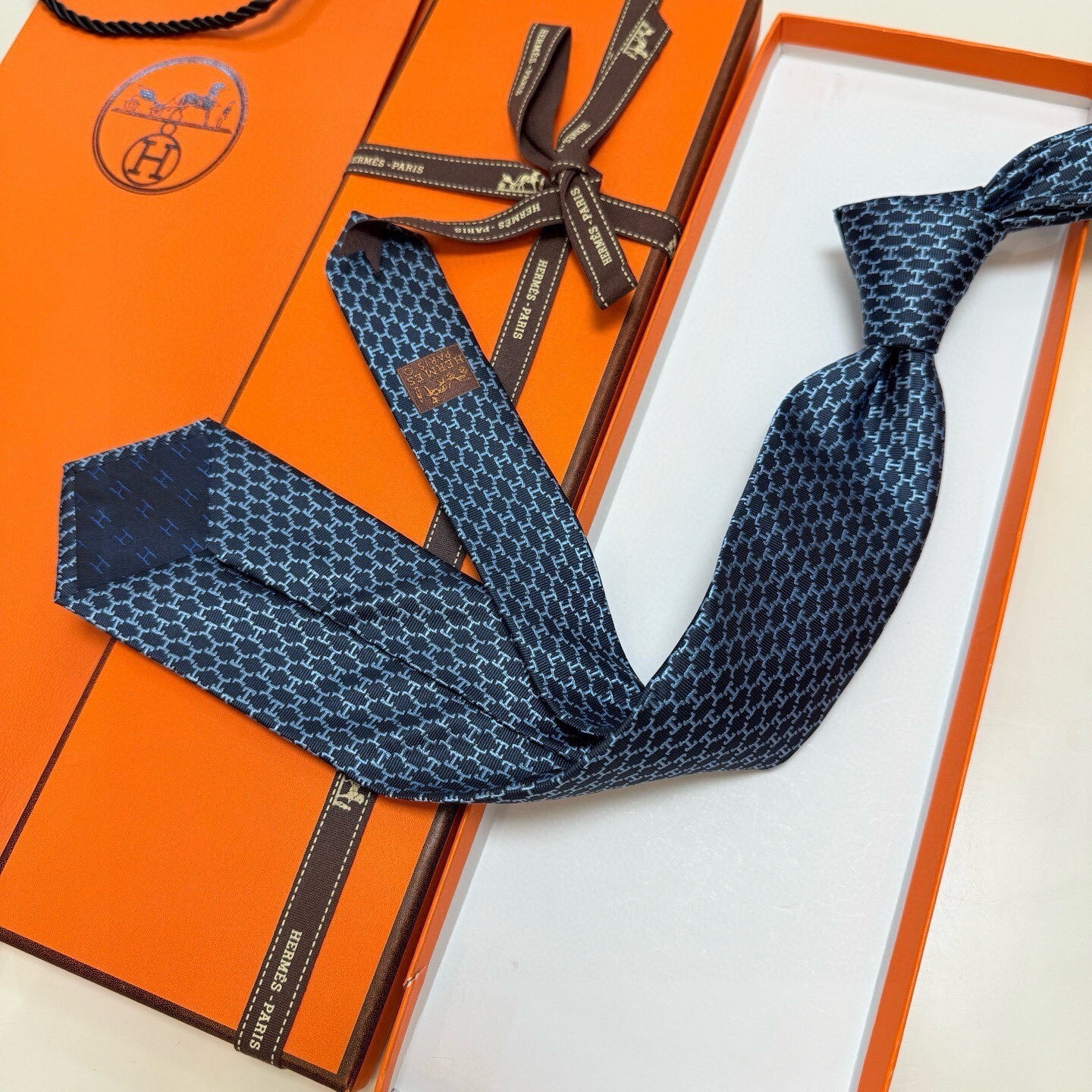 Hermès Blue H Pattern Silk Tie – Designer Neckwear