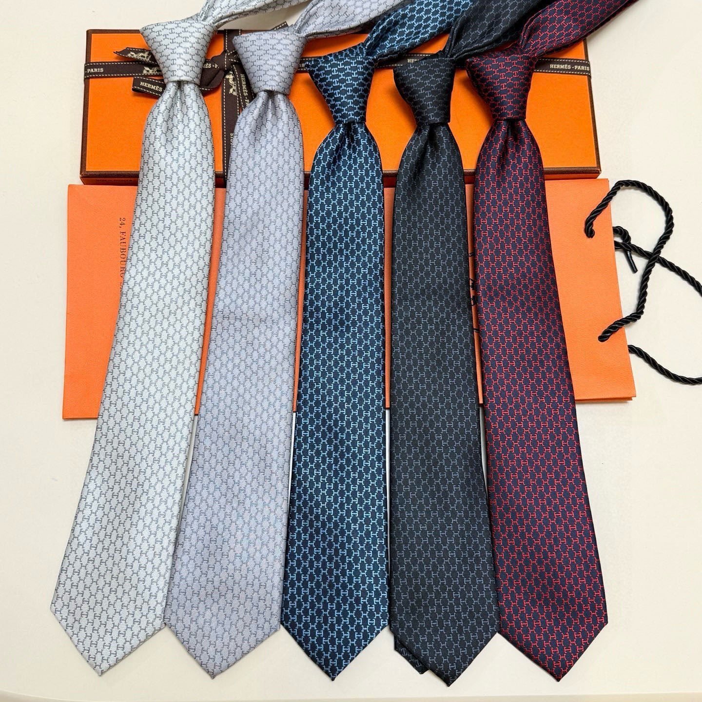 Hermès Geometric Pattern Silk Tie