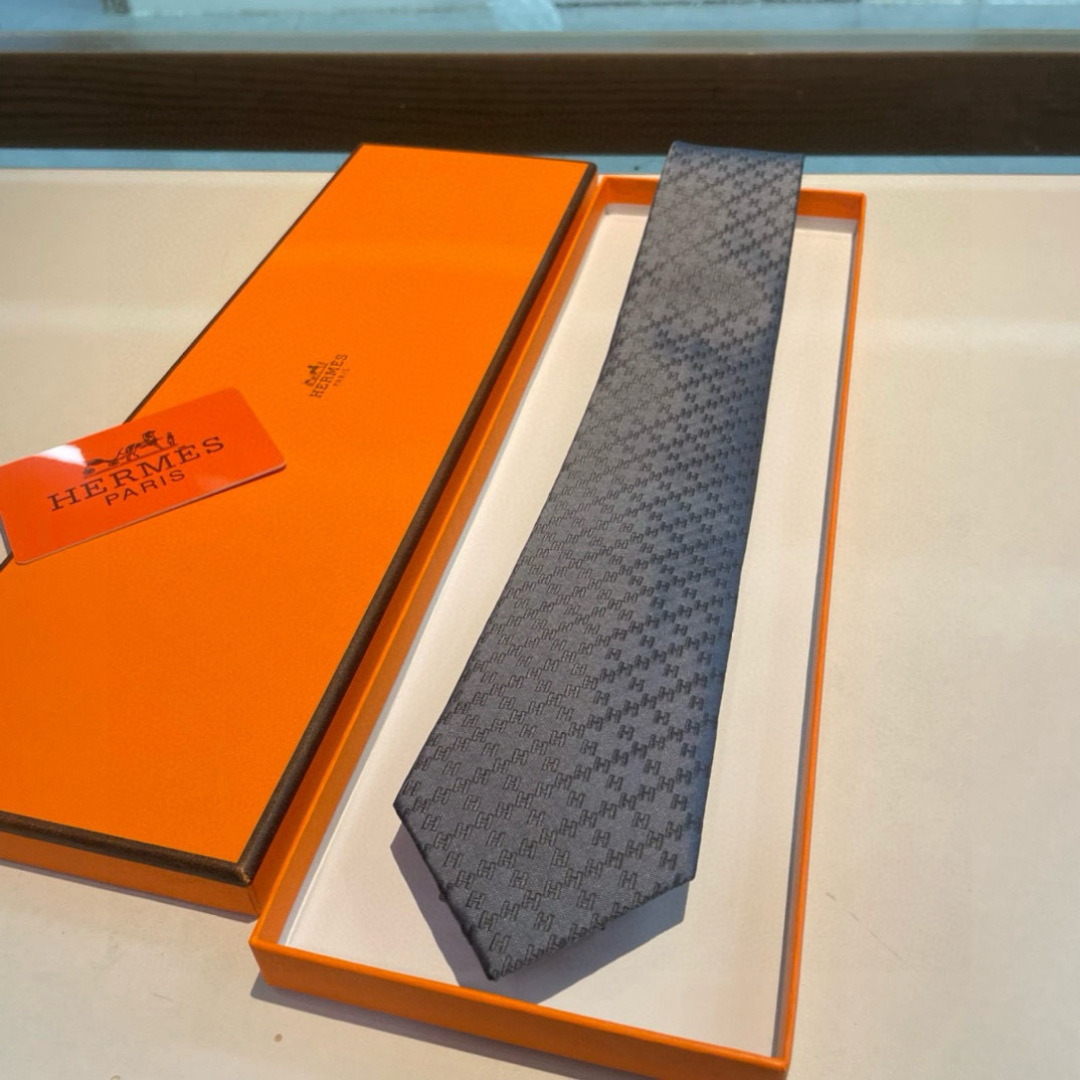 classic Hermès Grey Patterned Silk Tie – Hermès Grey Patterned Silk