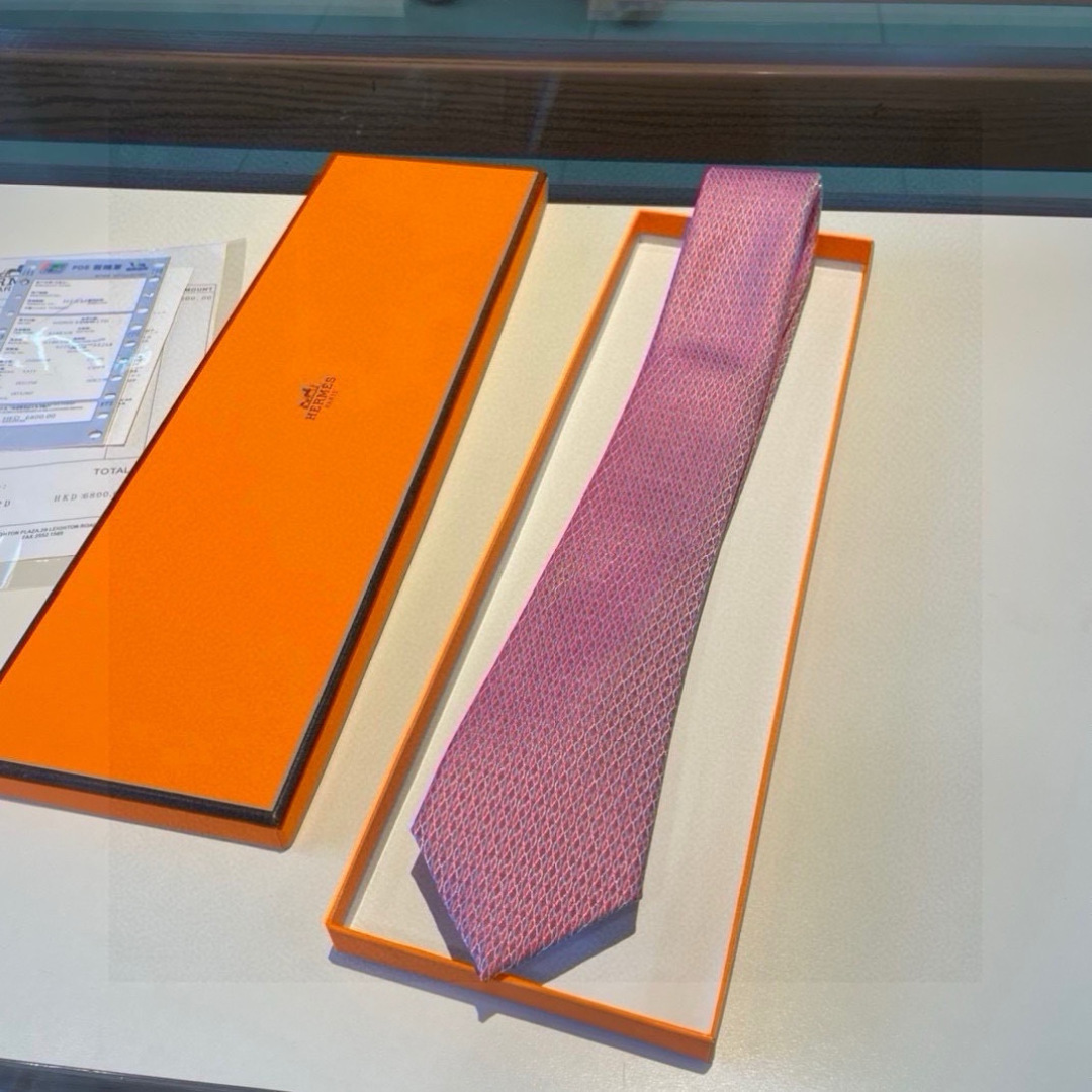 Hermès Pink Silk Tie – Luxury Men’s Accessory