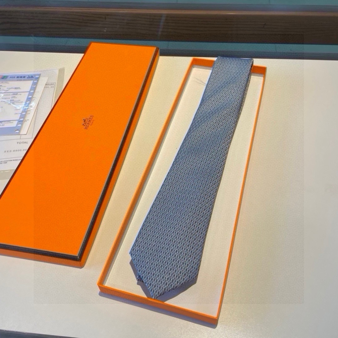 designer Hermès Light Blue Geometric Silk Tie – Hermès Light Blue