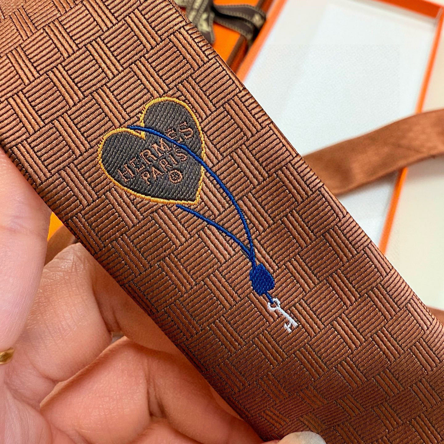 designer neckwear Hermès Brown Heart Silk Tie – Hermès Brown Heart