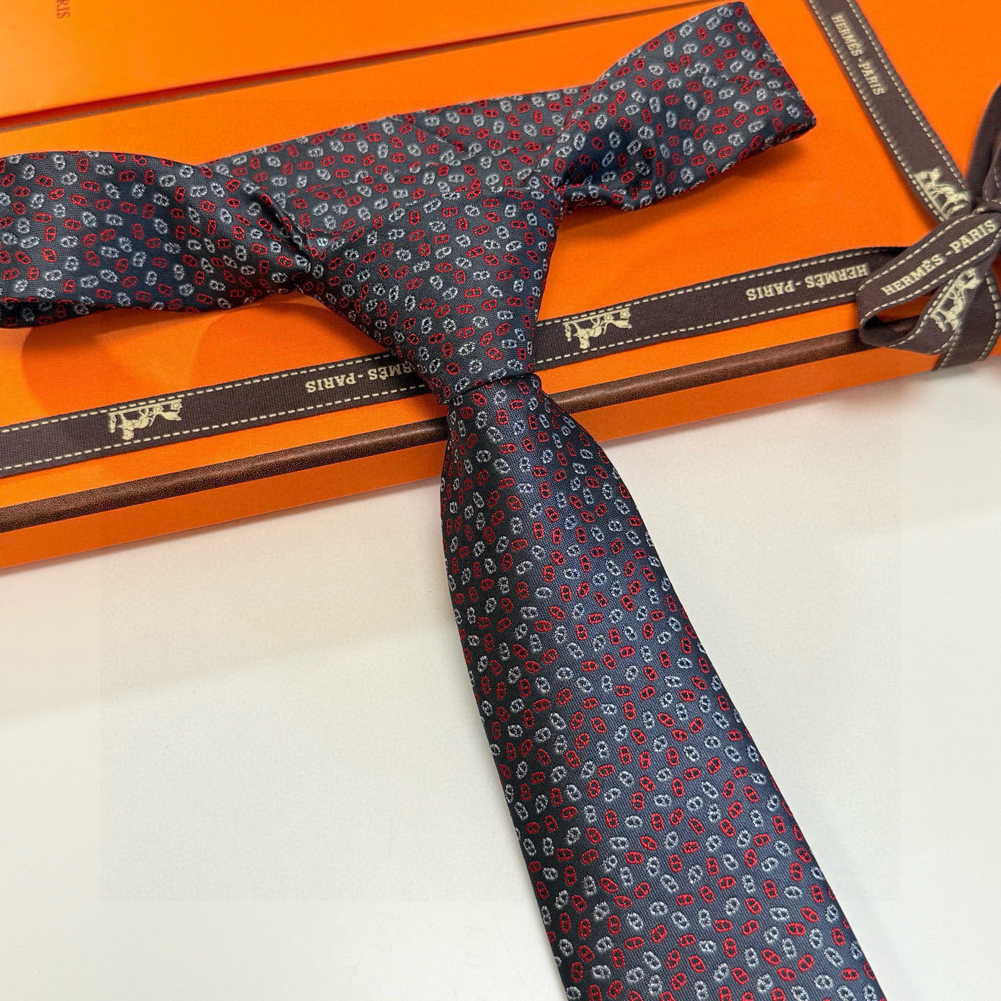 chain Hermès Navy Red Silk Tie – Hermès Navy & Red Chain Link Silk Tie