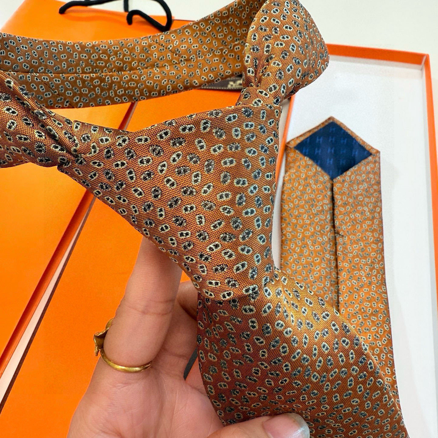 Hermès Orange Pattern Silk Tie – Designer Neckwear