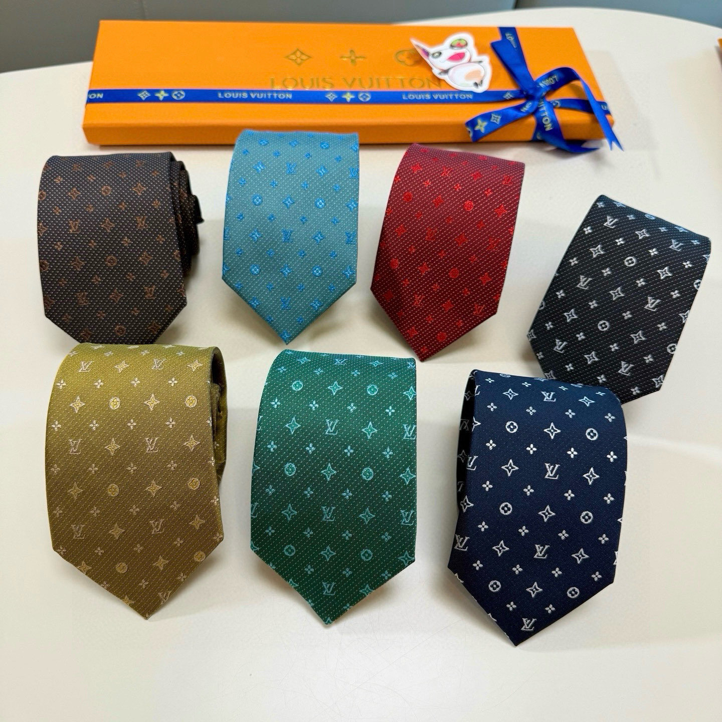 Louis Vuitton Dotted Silk Tie set