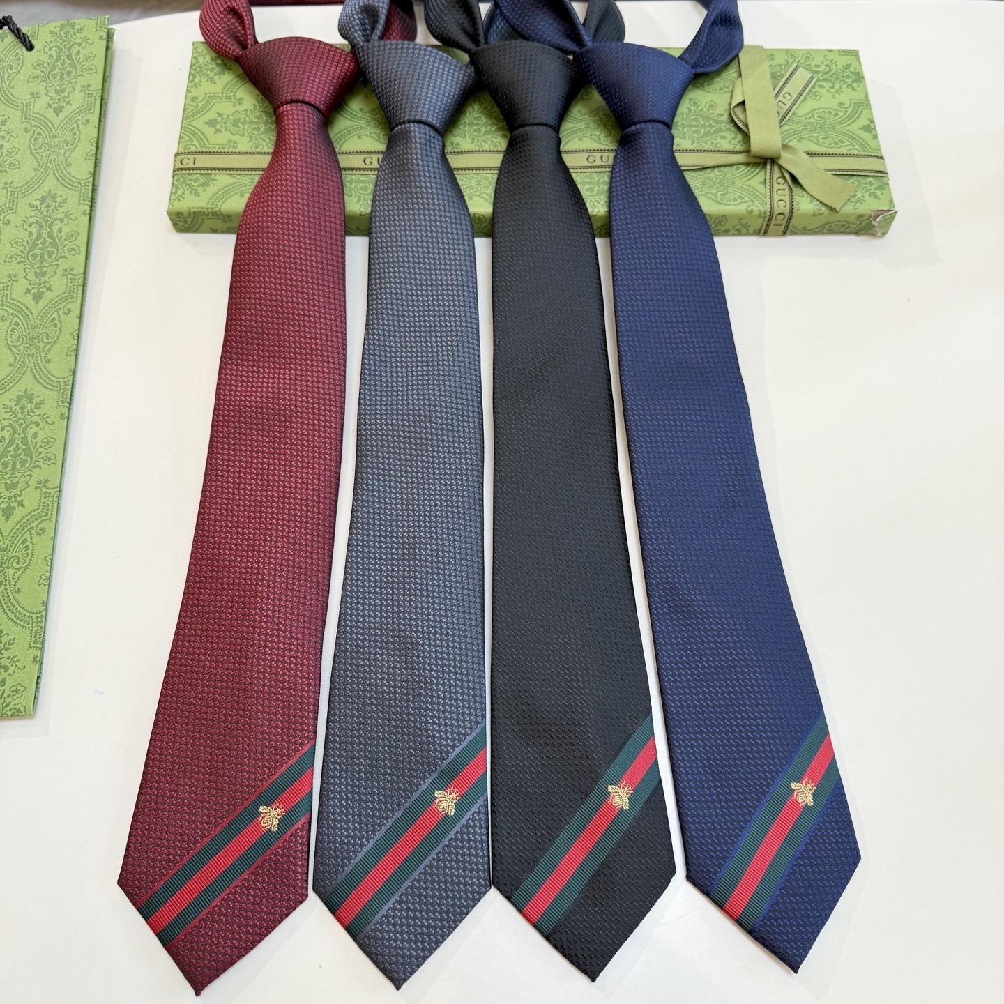 set four Gucci Bee Striped Silk Tie – Gucci Bee Striped Silk Tie Set