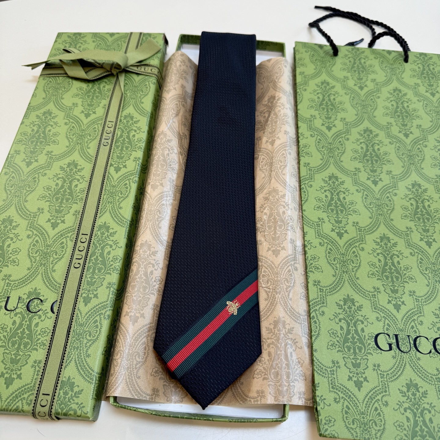 striped elegant Gucci Navy Bee Silk Tie – Gucci Navy Bee Striped Silk