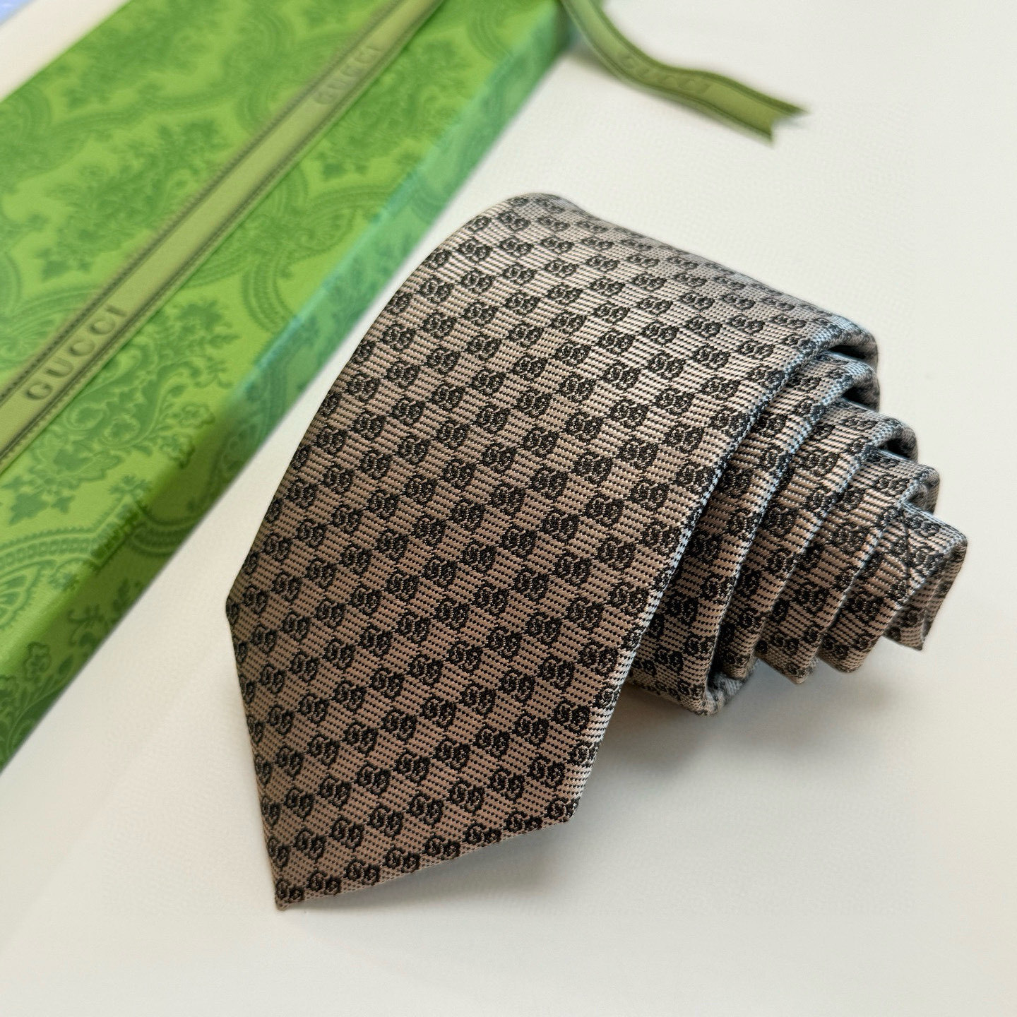 classic Gucci Beige GG Jacquard Silk Tie