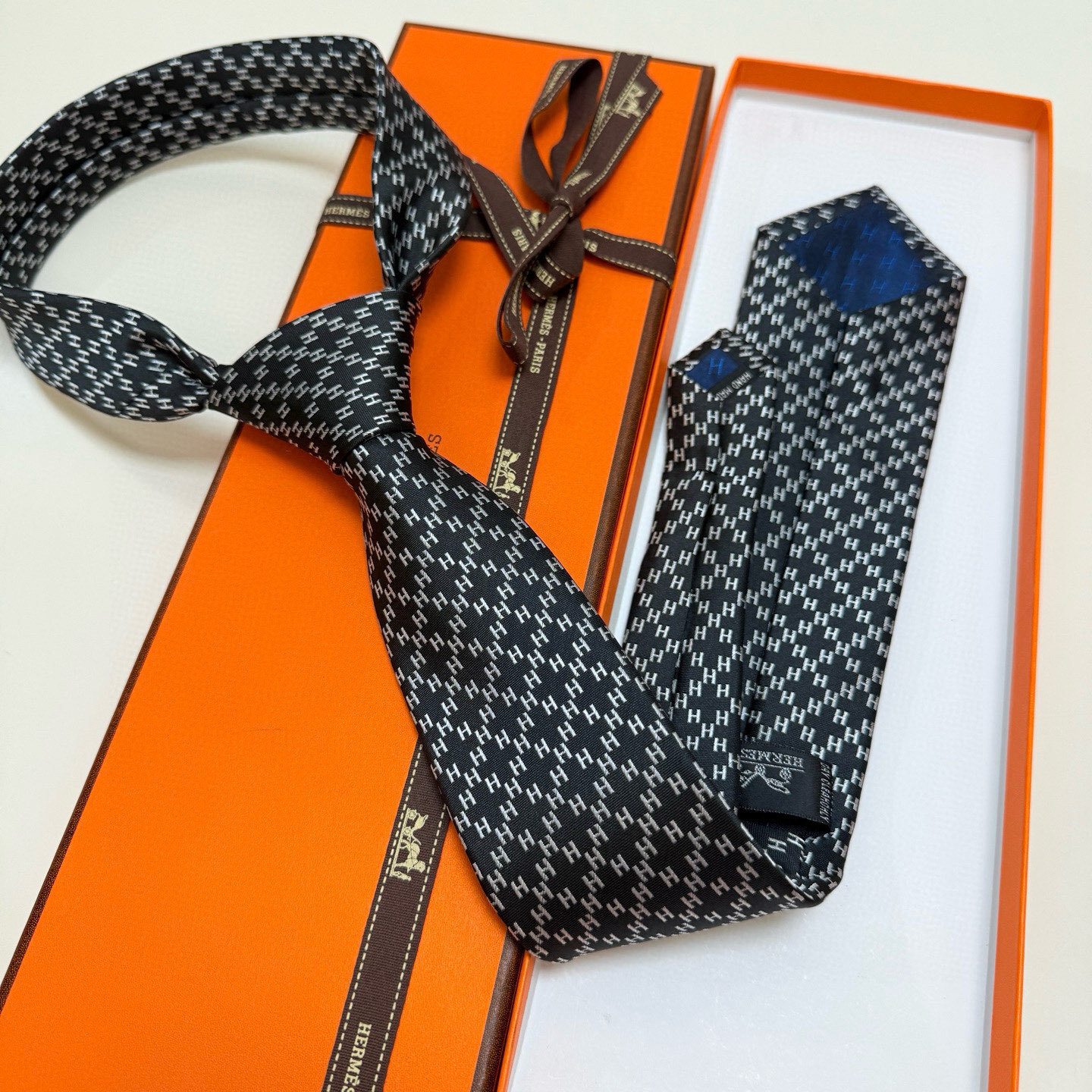 Hermes ‘H’ Silk Tie – Hermes Black & White ‘H’ Pattern Silk Tie