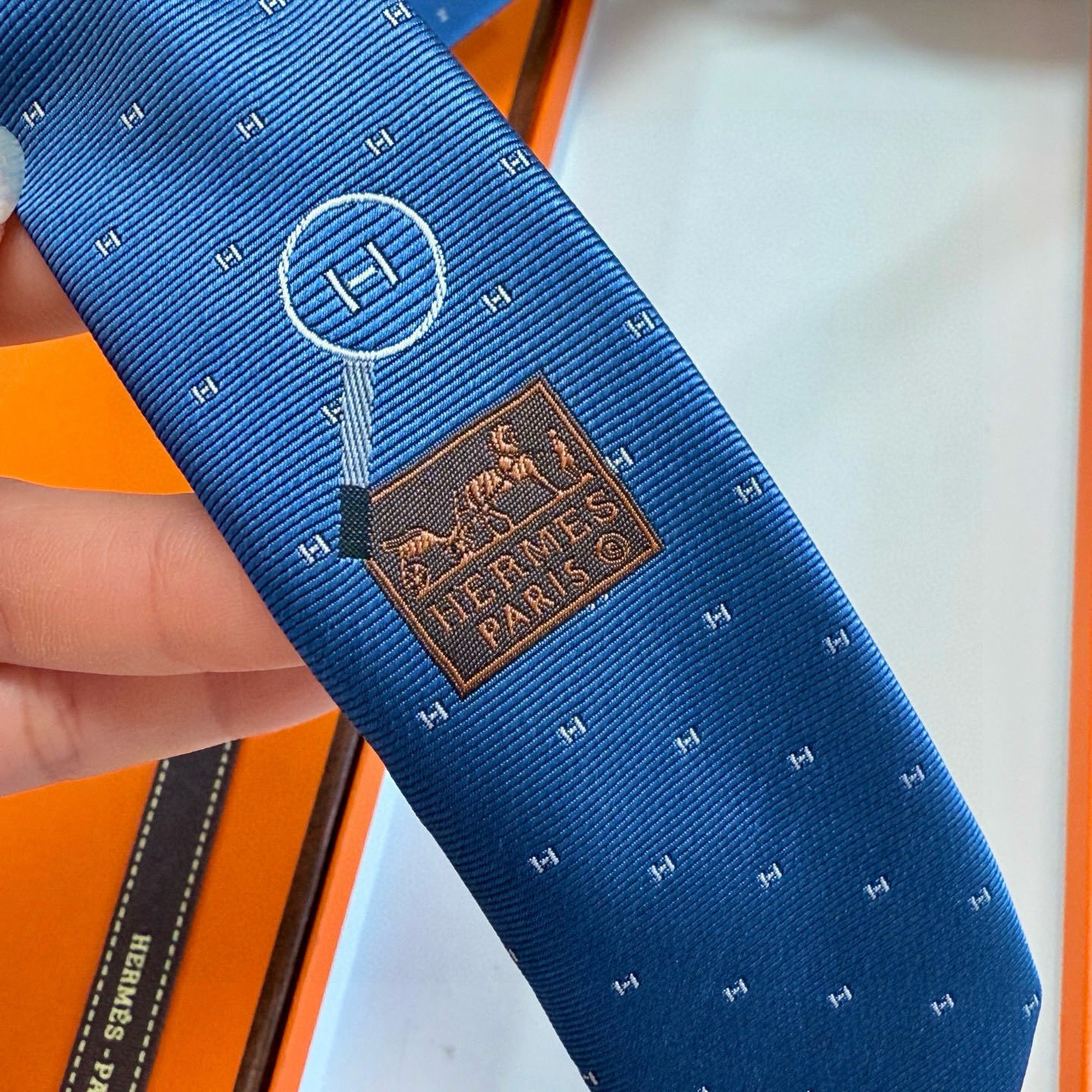 designer Hermès Blue ‘H’ Logo Silk Tie – Hermès Blue ‘H’ Logo Silk Tie