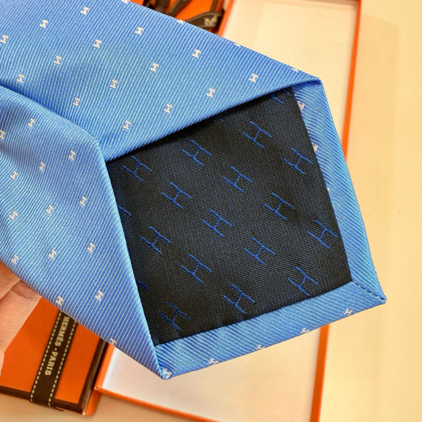 Hermes Sky Blue Silk Tie – Designer Neckwear