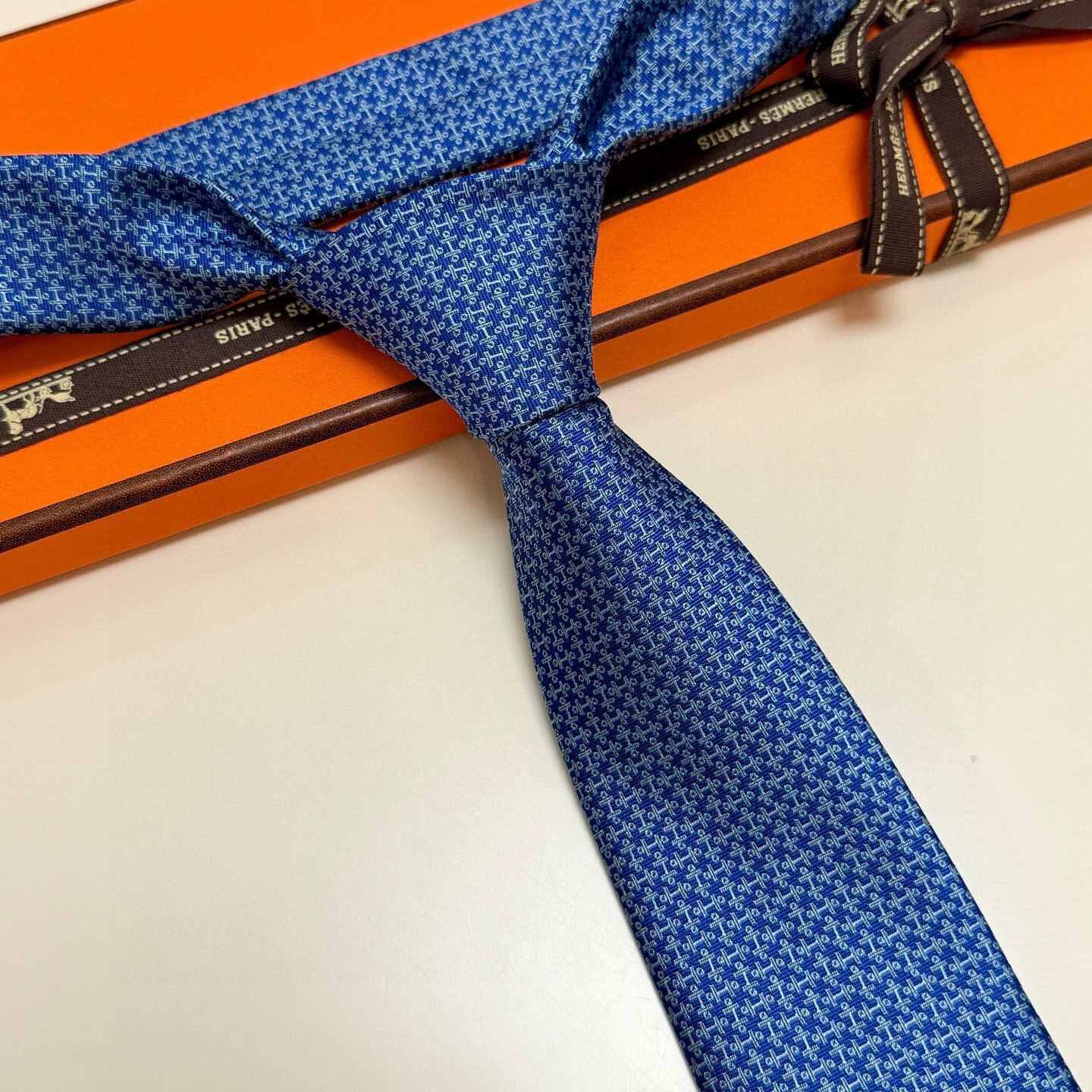 iconic Hermès Anchor Chain Blue Silk Tie – Hermès Anchor Chain Blue