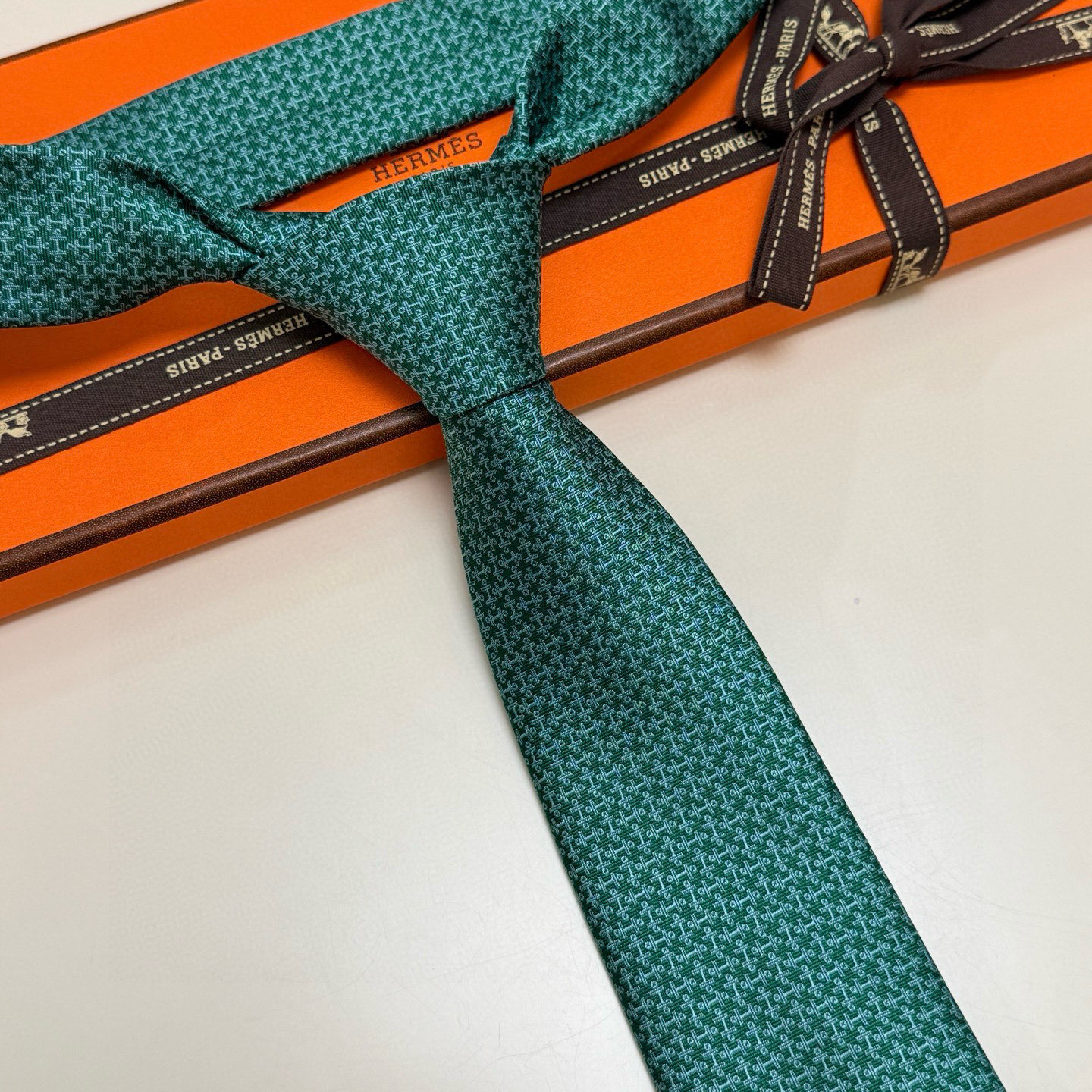 Hermès Green Silk Tie – Hermès Green Micro Pattern Silk Tie