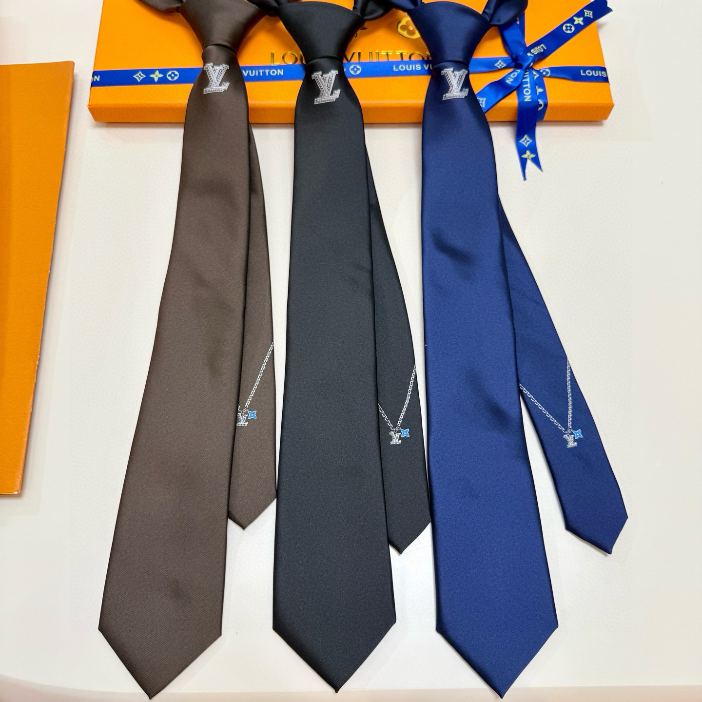 Louis Vuitton Silk Tie Set blue – Louis Vuitton Silk Tie Set – Brown