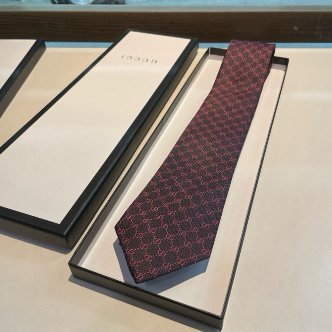 elegant Gucci Maroon GG Silk Tie – Gucci Maroon GG Silk Tie – Elegant