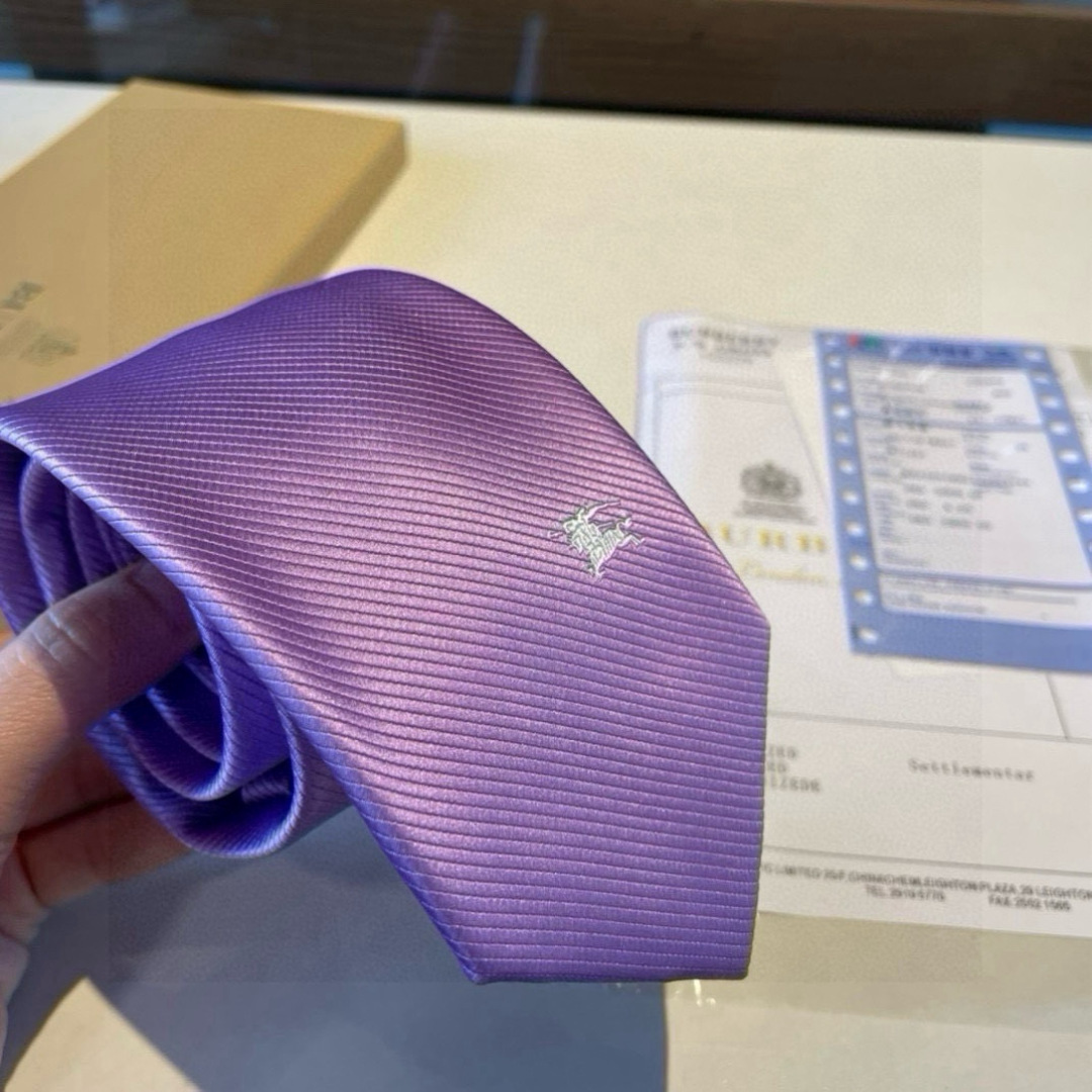 logo Burberry Lilac Silk Tie – Burberry Lilac Silk Tie with Logo
