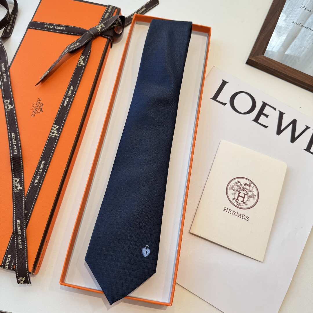 Hermès Navy Blue Silk Tie heart – Hermès Navy Blue Silk Tie – Heart