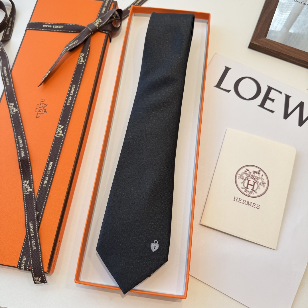 luxurious Hermes Black Heart Lock Silk Tie – Hermes Black Heart Lock