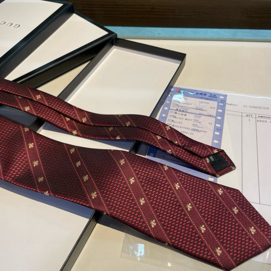 dotted Gucci Burgundy Bee Silk Tie – Gucci Burgundy Bee Silk Tie