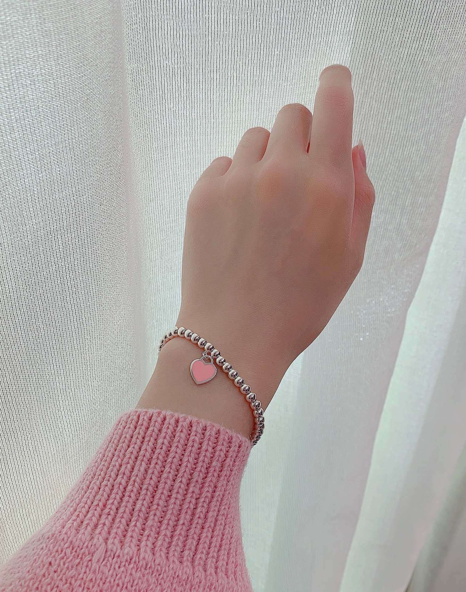 Premium Heart Charm Beaded Bracelet – Elegant Design