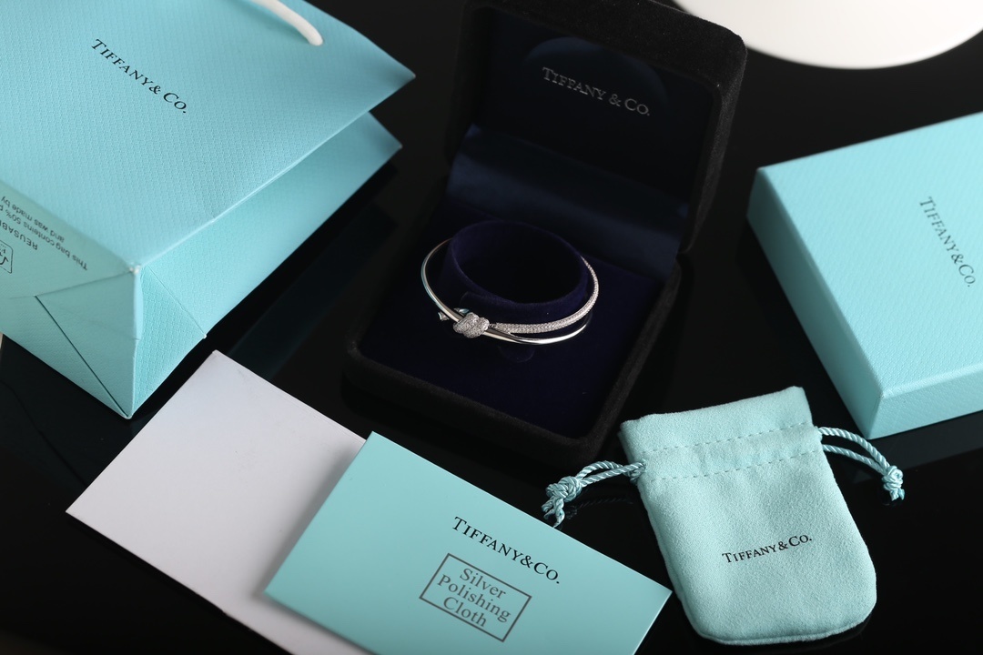 Tiffany & Co. Premium Knot Bangle – Sterling Silver