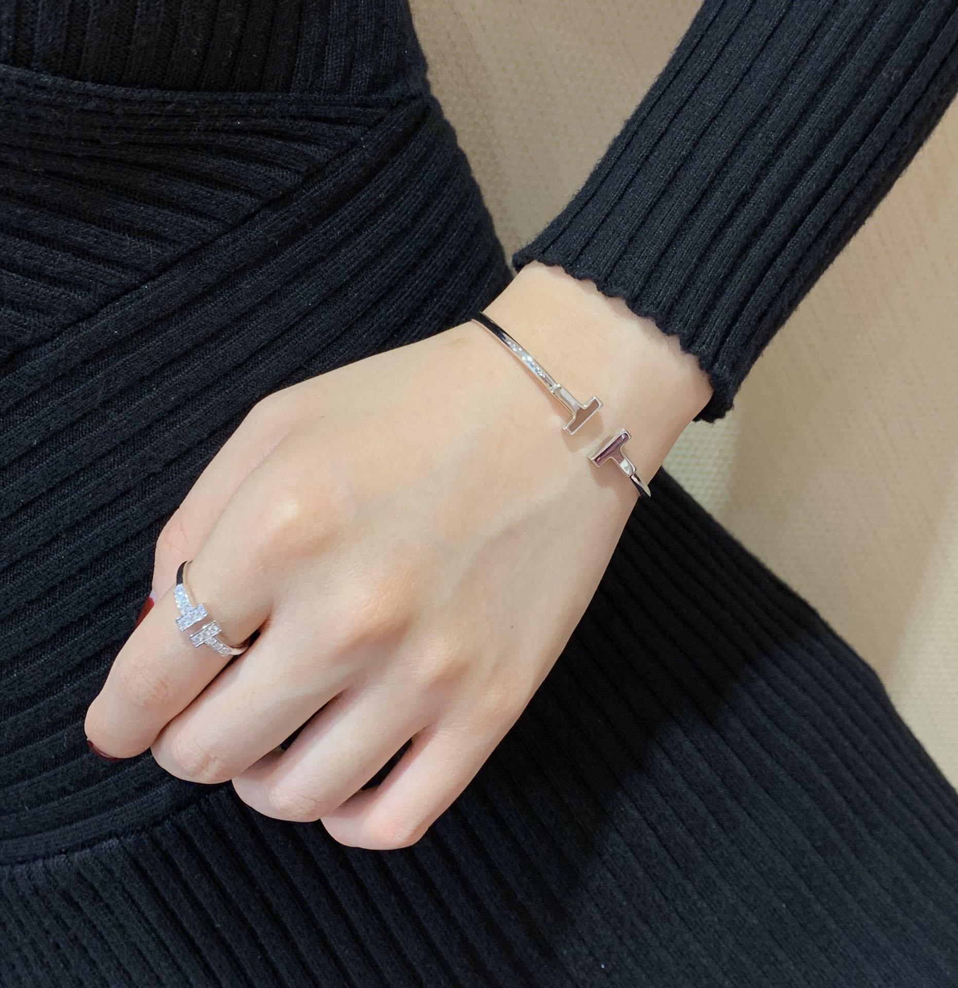 co Tiffany Silver T Wire Bracelet – Tiffany & Co. Silver T Wire