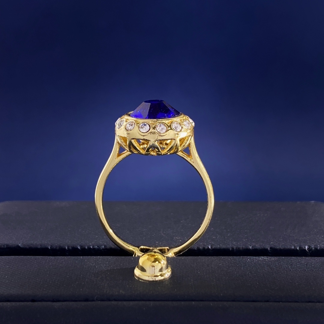statement Valentino Gold Sapphire Ring – Valentino Gold & Sapphire