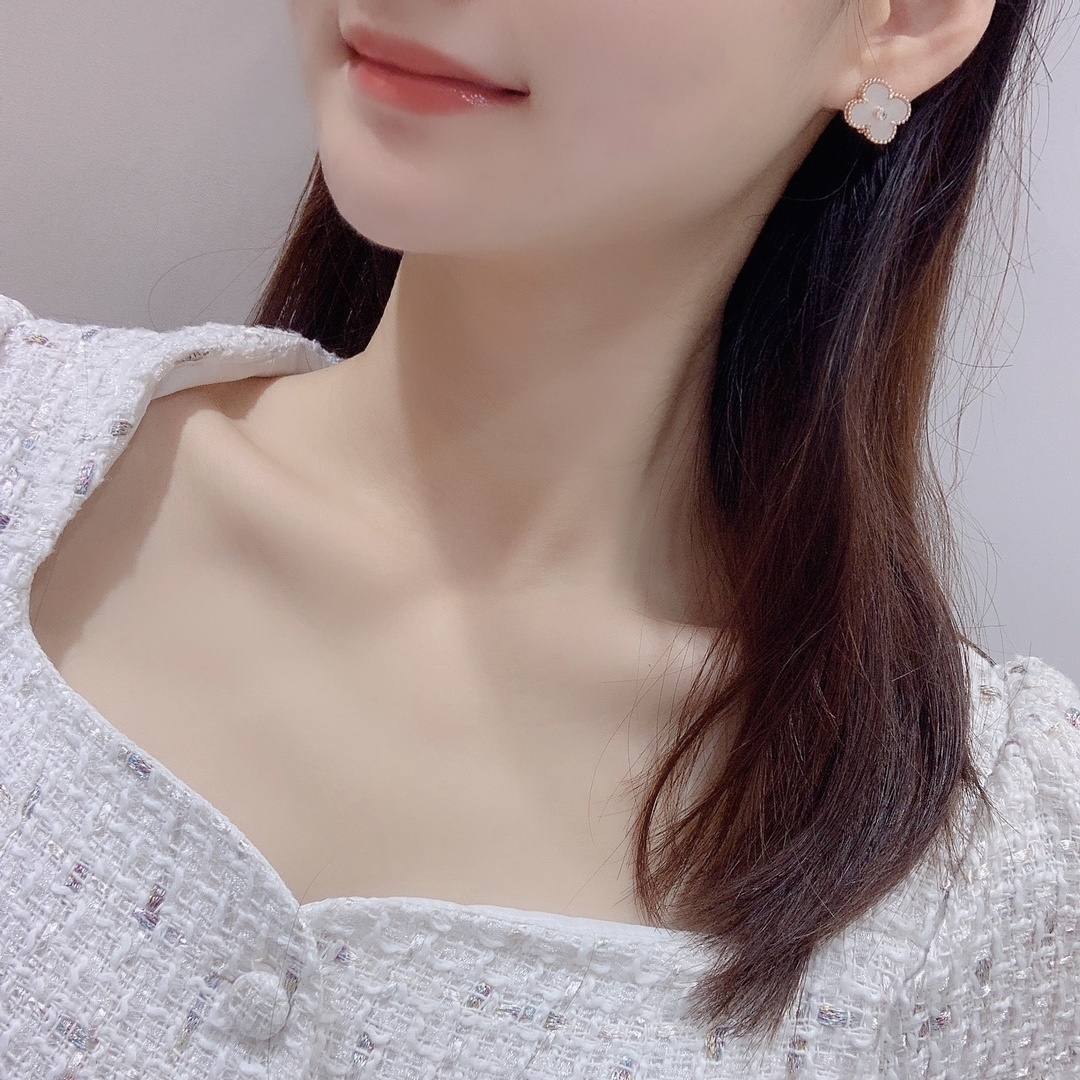 Van Cleef Alhambra Diamond Stud Earrings – Van Cleef Alhambra White