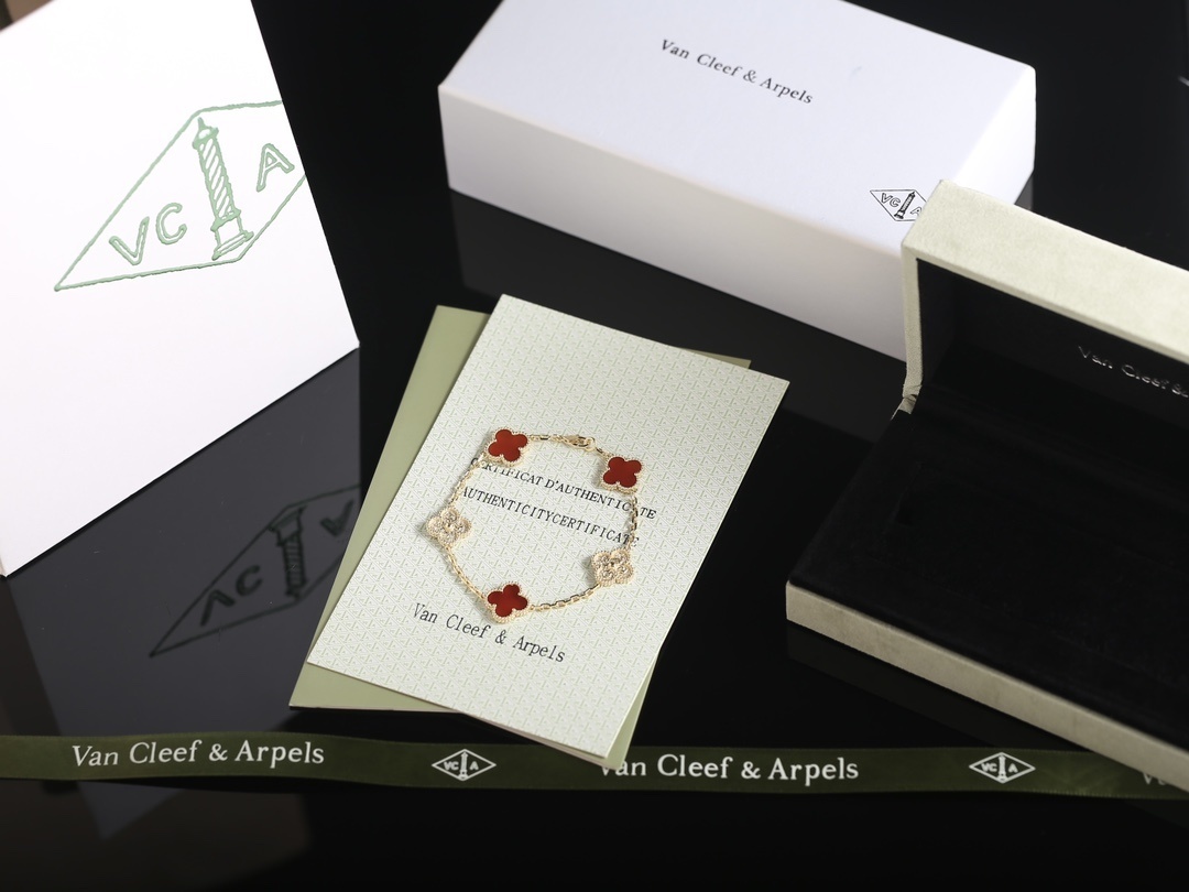 Van Cleef & Arpels Vintage Alhambra Bracelet – Premium
