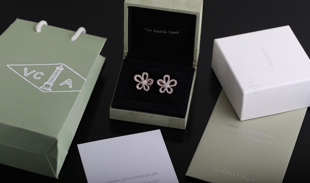 Van Cleef Rose Gold Diamond Earrings – Flower Design