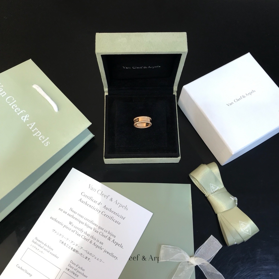 perlée Van Cleef Rose Gold Ring – Van Cleef Rose Gold Perlée Signature