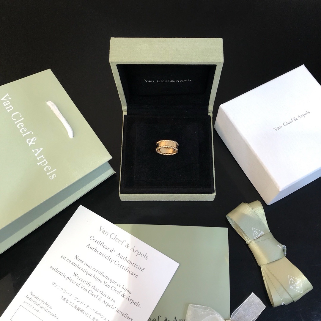 Van Cleef Yellow Gold Ring – Van Cleef Perlée Signature Ring – Yellow