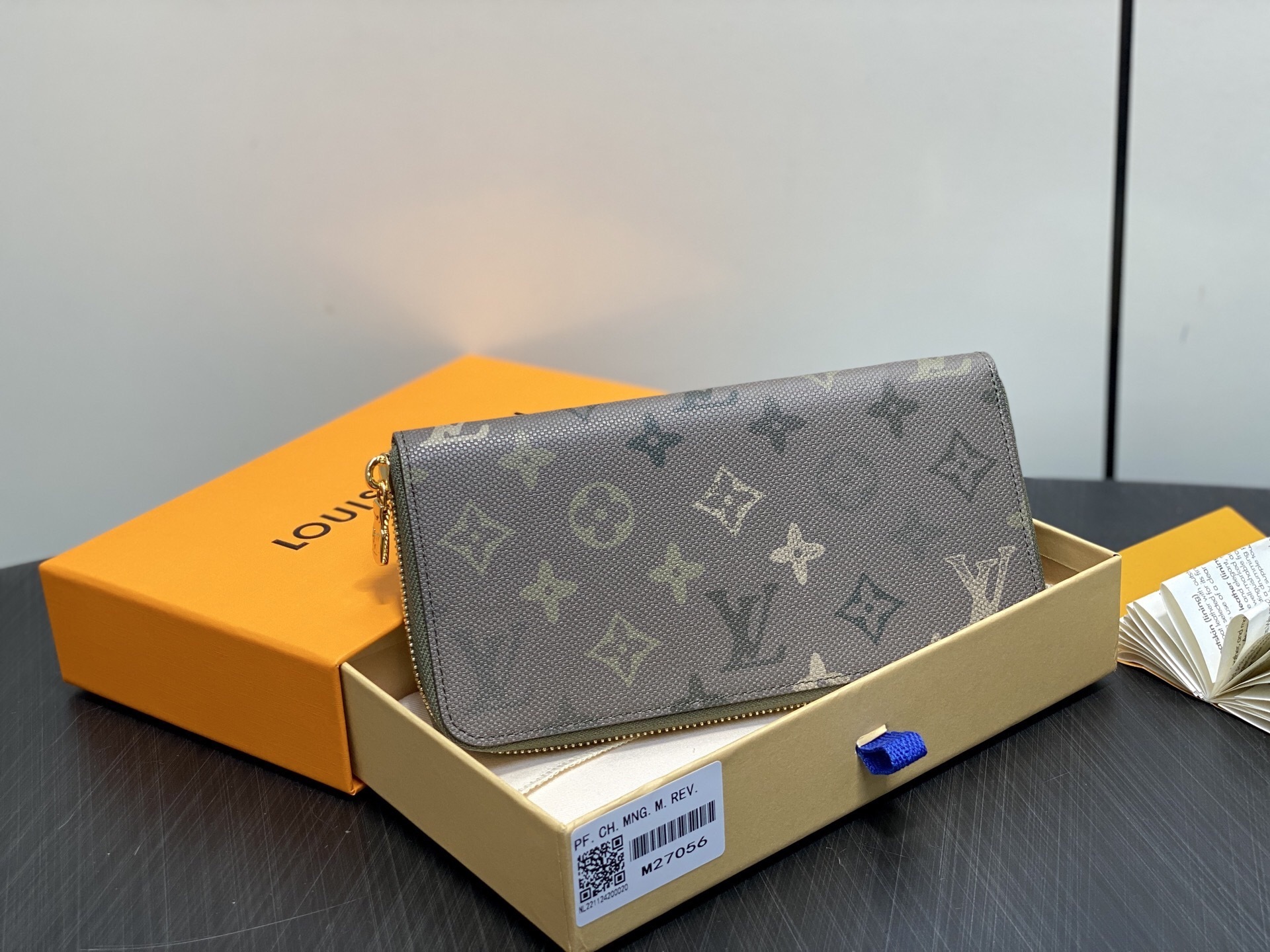Louis Vuitton Gray Monogram Reverse Zippy Wallet