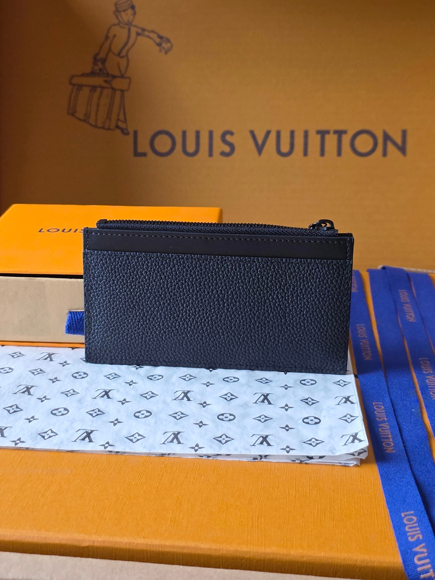 LV Black Leather Zip Card Holder - Louis Vuitton Textured