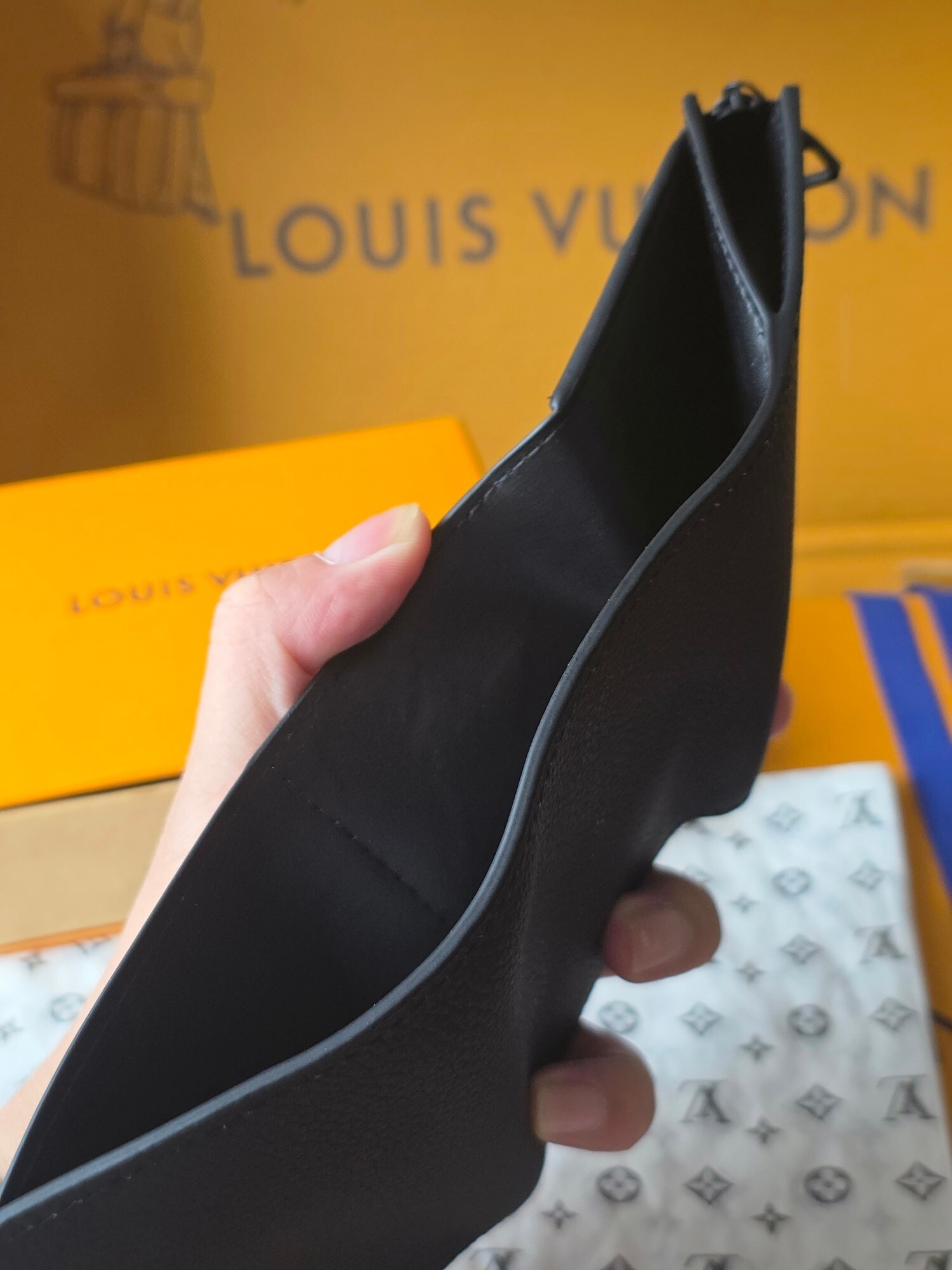 Black Grained Leather LV Zip Card Holder - Louis Vuitton