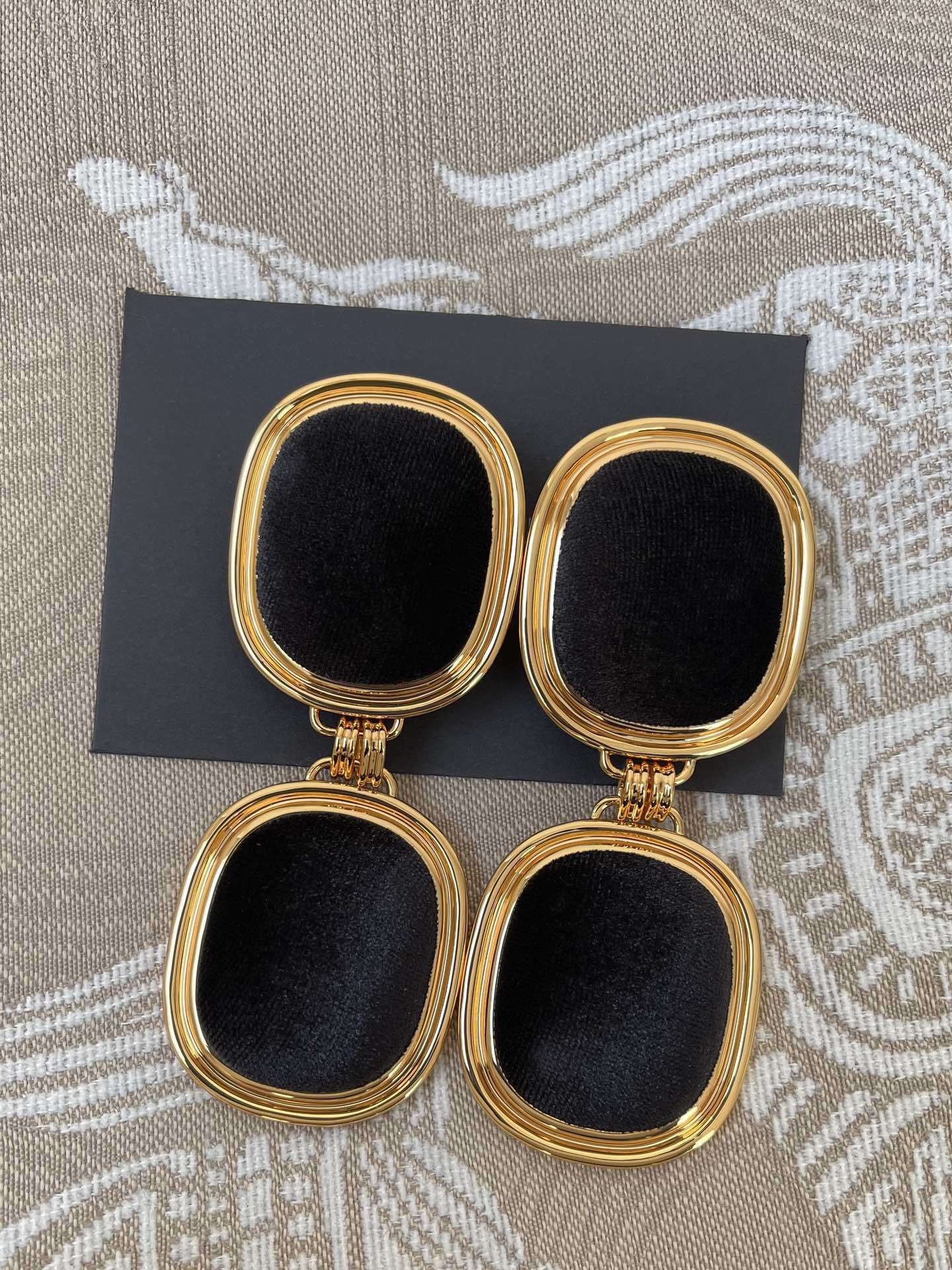 gold Saint Laurent Velvet Drop Earrings – Saint Laurent Gold Black