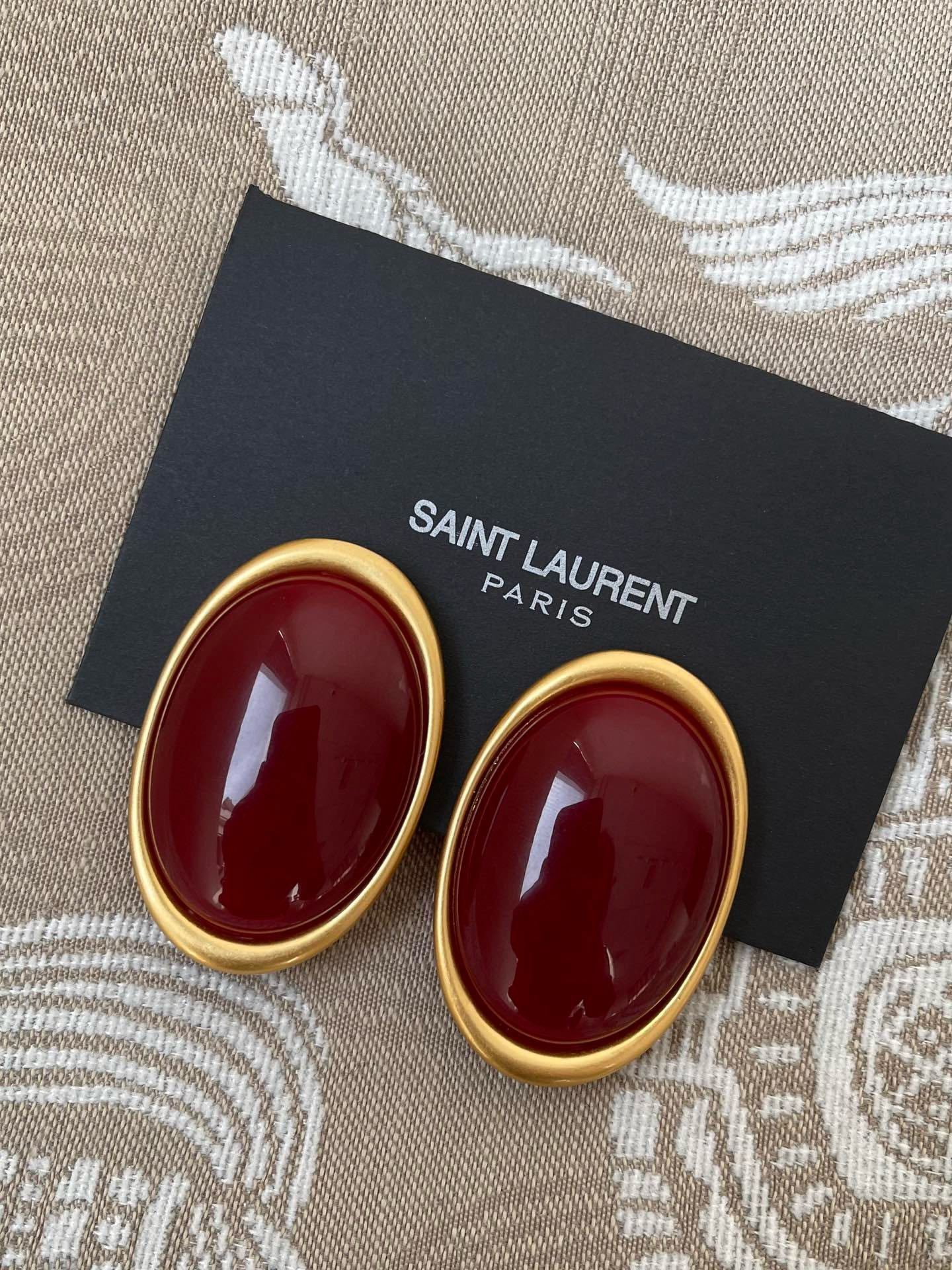 Saint Laurent Red Gold Earrings – Saint Laurent Red & Gold Oval